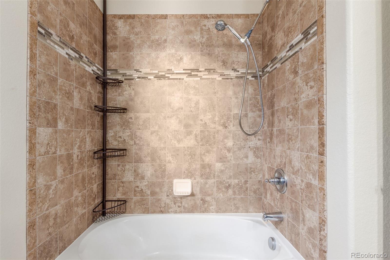 6654 12th Street Frederick, CO 80530 - Photo 28 of 50 a bathroom with a bathtub