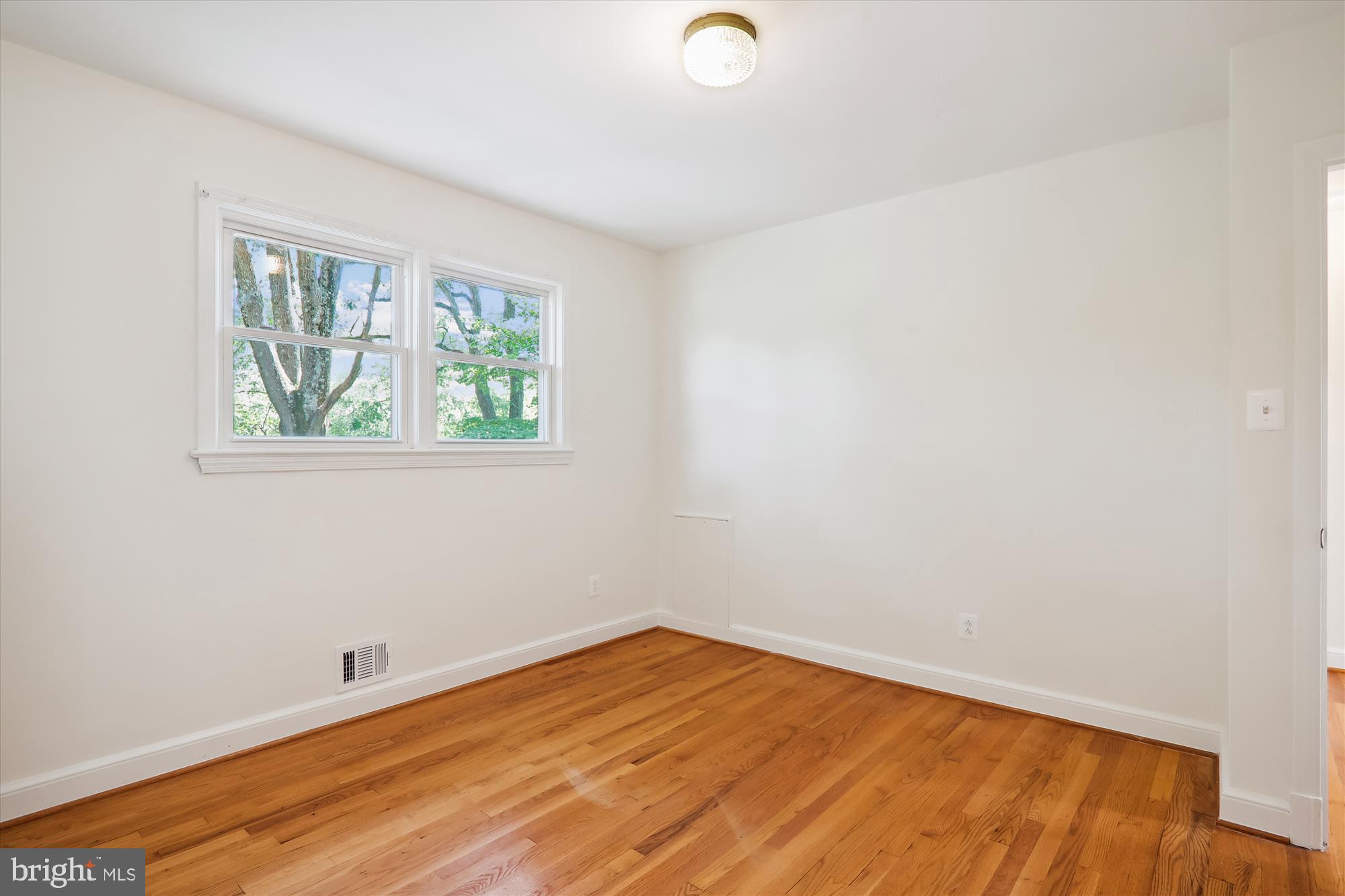 2610 Eccleston Street Silver Spring, MD 20902 - Photo 20 of 48 Main Level Bedroom #2