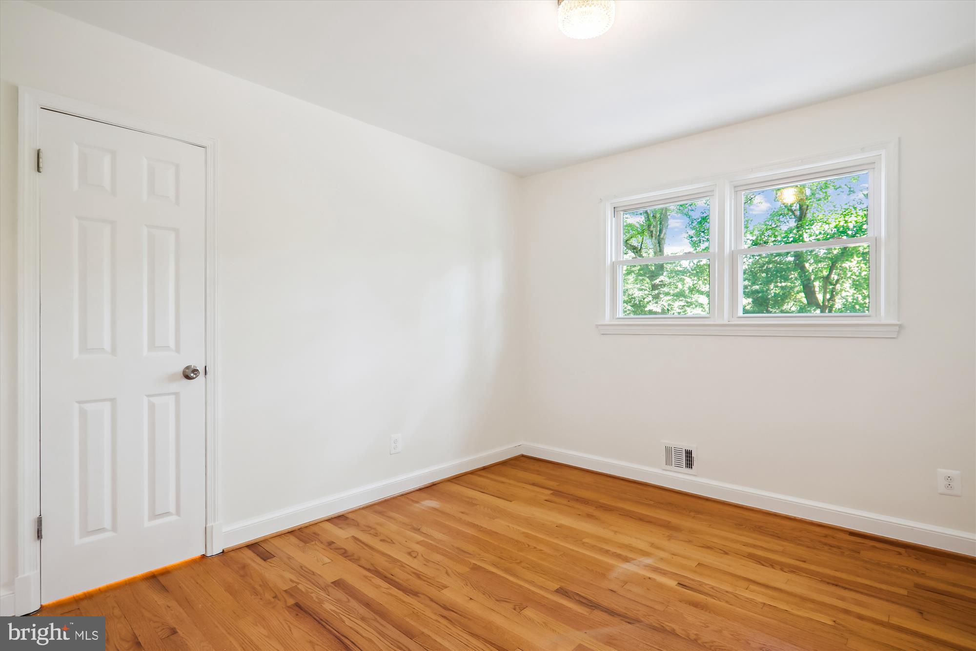 2610 Eccleston Street Silver Spring, MD 20902 - Photo 22 of 48 Main Level Bedroom #3