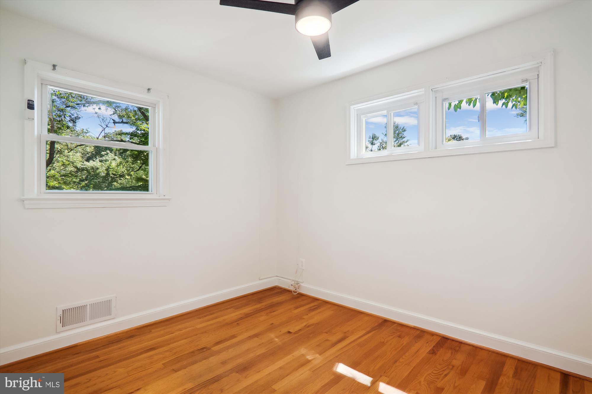2610 Eccleston Street Silver Spring, MD 20902 - Photo 23 of 48 Main Level Bedroom #3