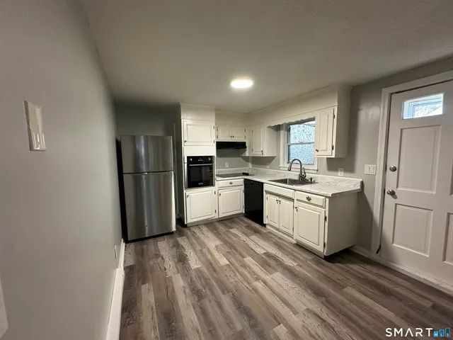 $1,225 | 197 Central Avenue, Norwich, CT 06360