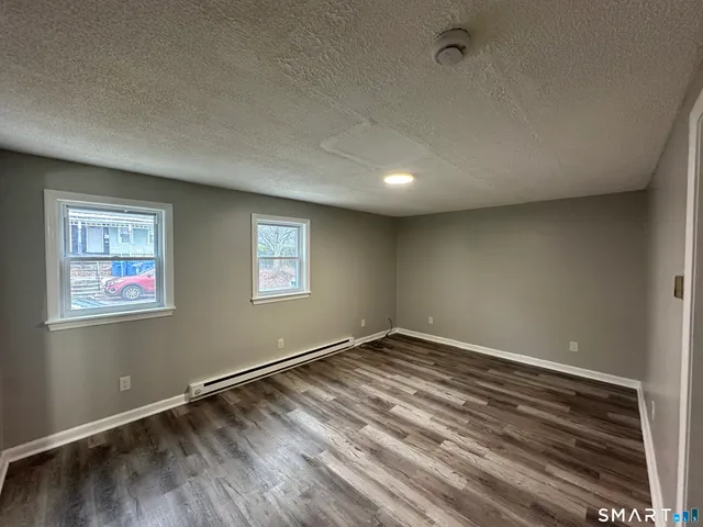 $1,225 | 197 Central Avenue, Norwich, CT 06360