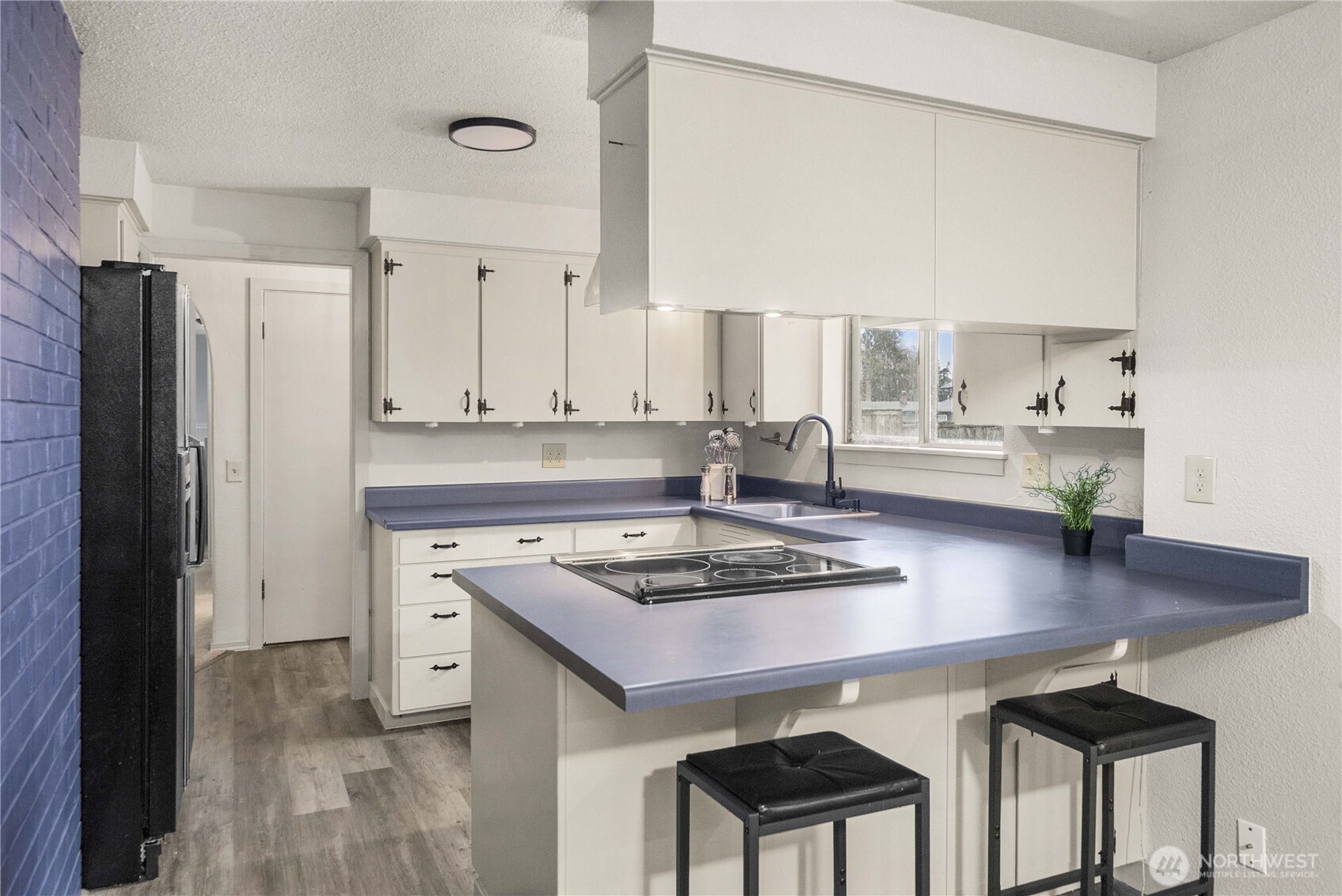 152 Christina Drive Sumner, WA 98390 - Photo 13 of 26 a kitchen with a appliances a stove and a refrigerator