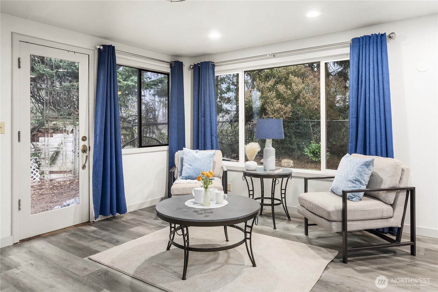 152 Christina Drive Sumner, WA 98390 - Photo 7 of 26 a living room with furniture and a window