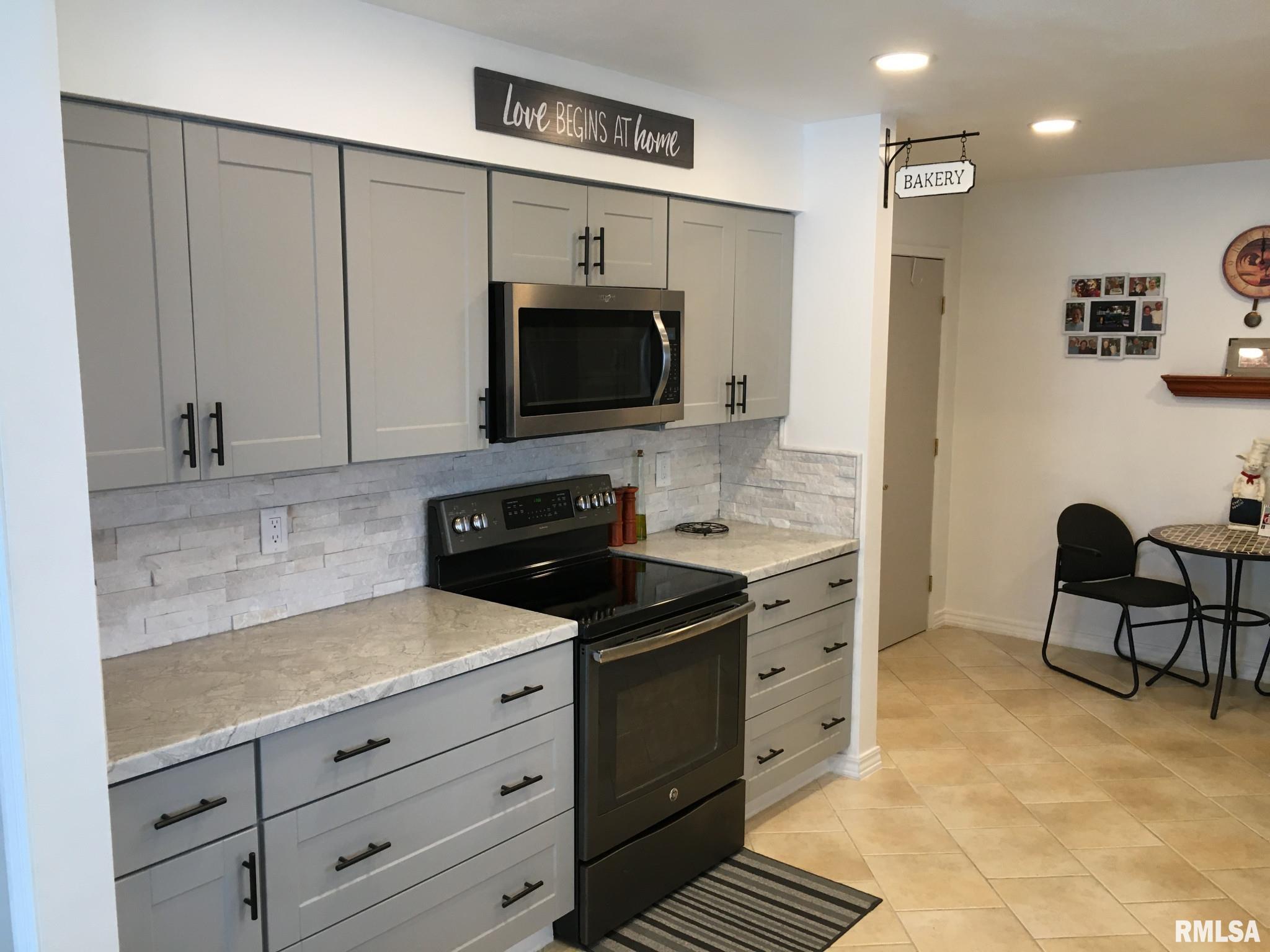 7404 North Radnor Road Peoria, IL 61615 - Photo 5 of 31 Gallery Image 5
