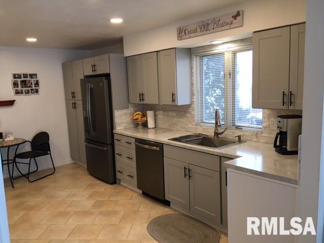 7404 North Radnor Road Peoria, IL 61615 - Photo 6 of 31 Gallery Image 6