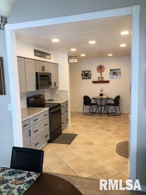 7404 North Radnor Road Peoria, IL 61615 - Photo 7 of 31 Gallery Image 7