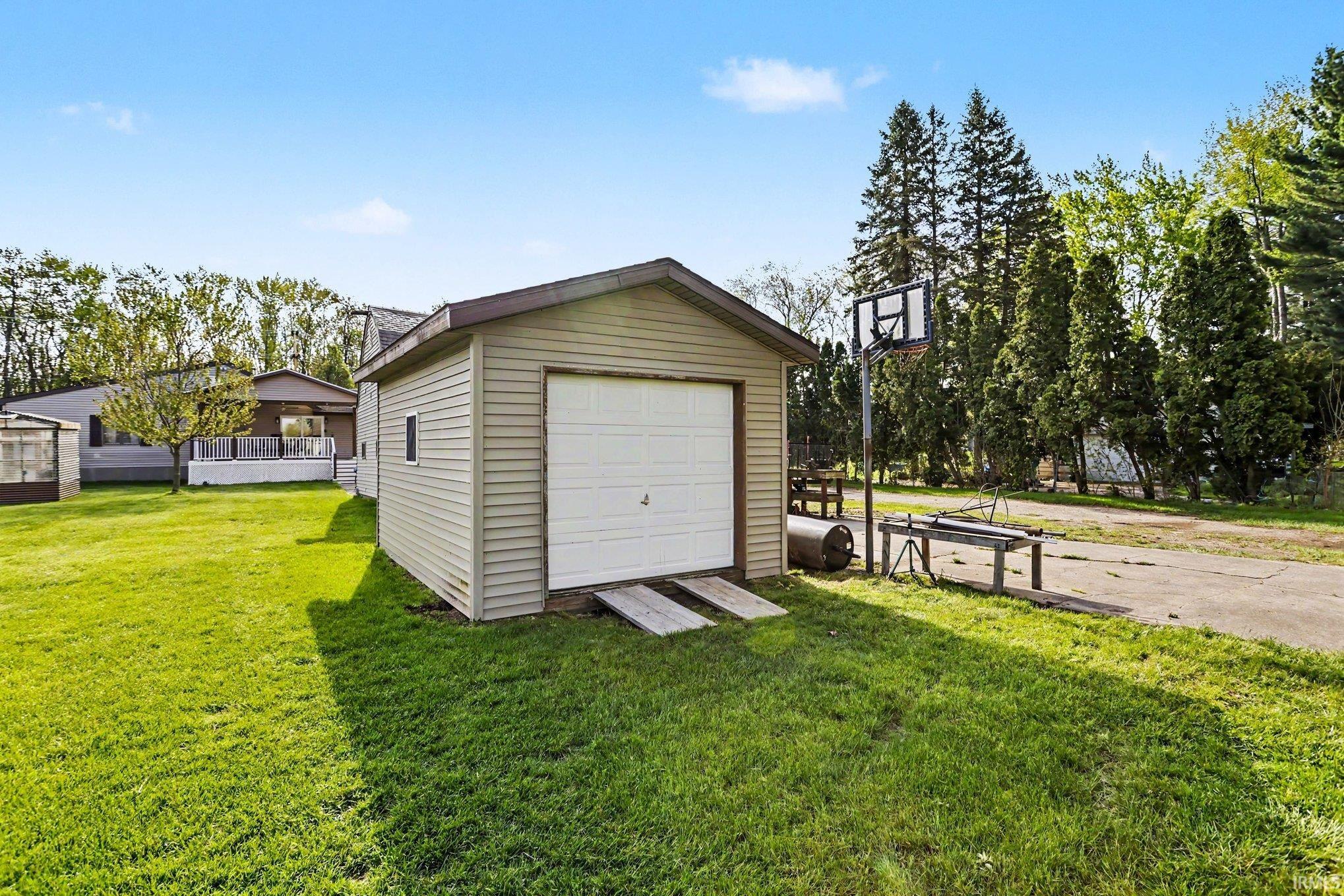 51837 Mayflower Road South Bend, IN 46628 - Photo 11 of 36