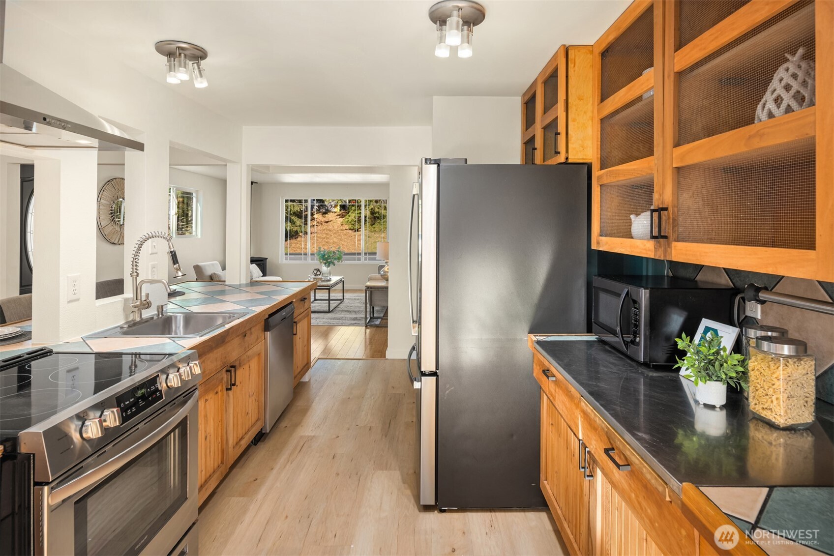 13723 Southeast 173rd Place Renton, WA 98058 - Photo 10 of 29 Gallery Image 10