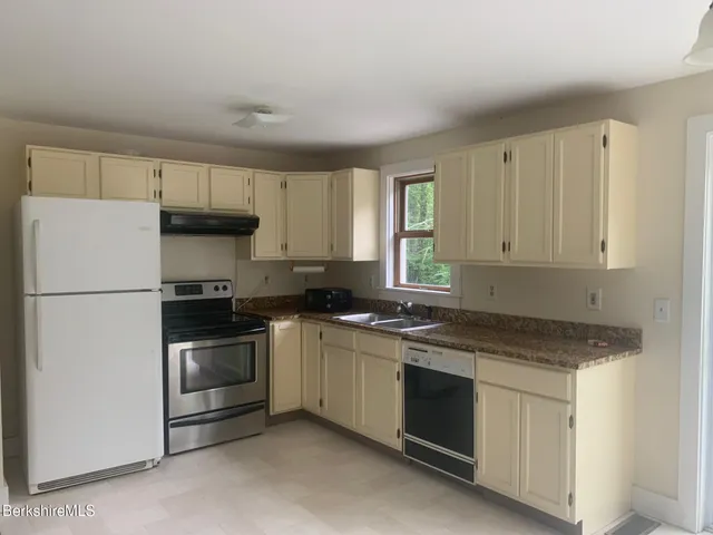 $272,500 | 412 Berkshire School Road, Sheffield, MA 01257