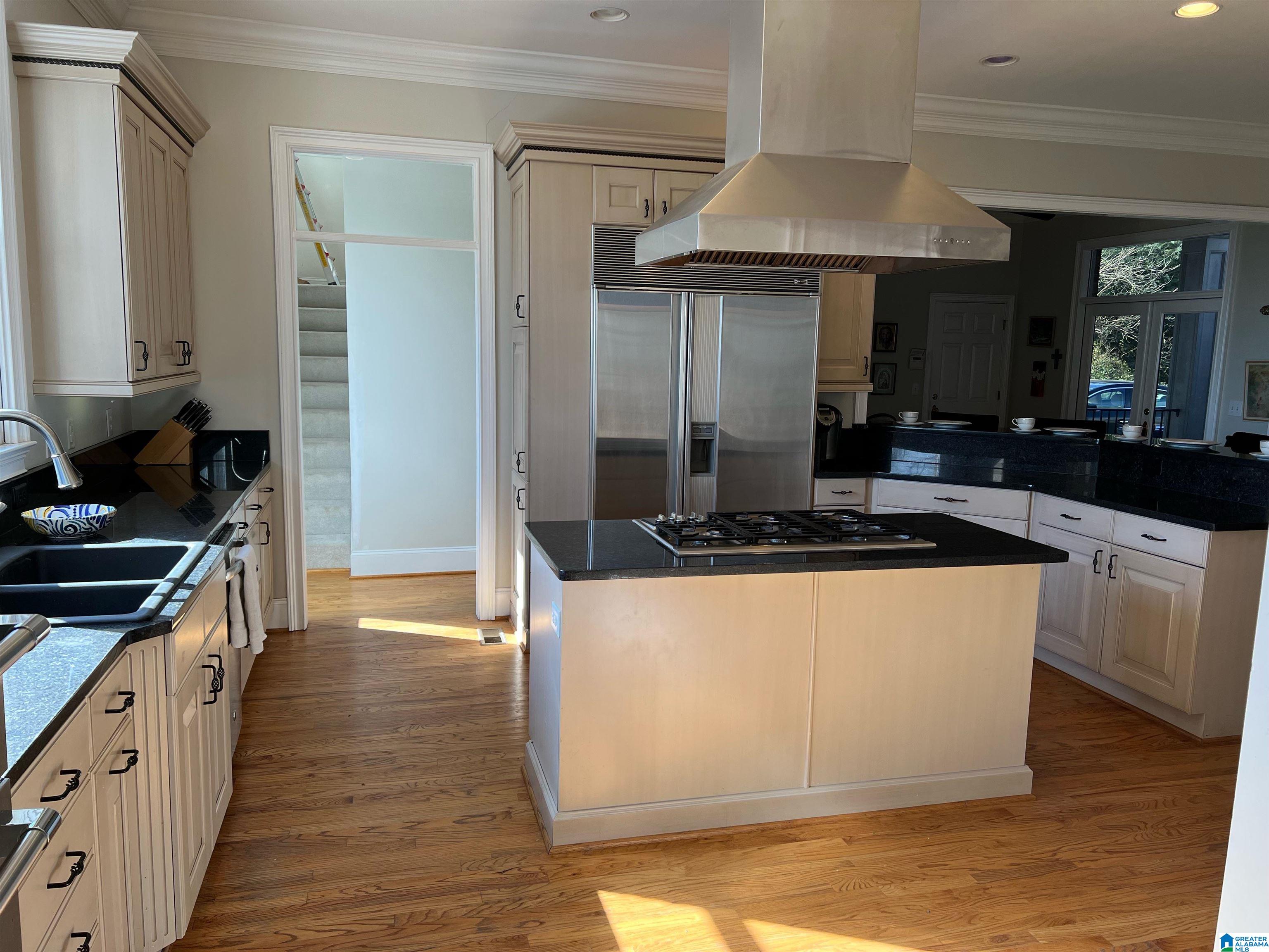 717 Shades Crest Road Birmingham, AL 35226 - Photo 2 of 9