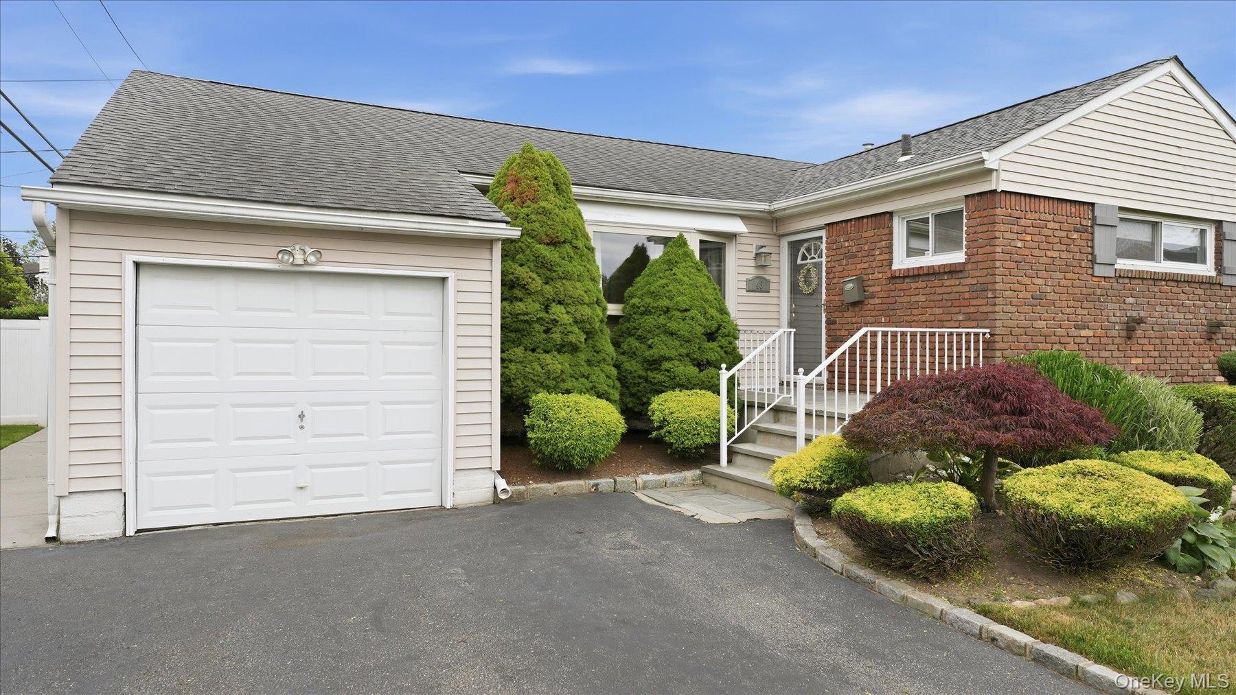 45 Margaret Road Massapequa, NY 11758 - Photo 4 of 36