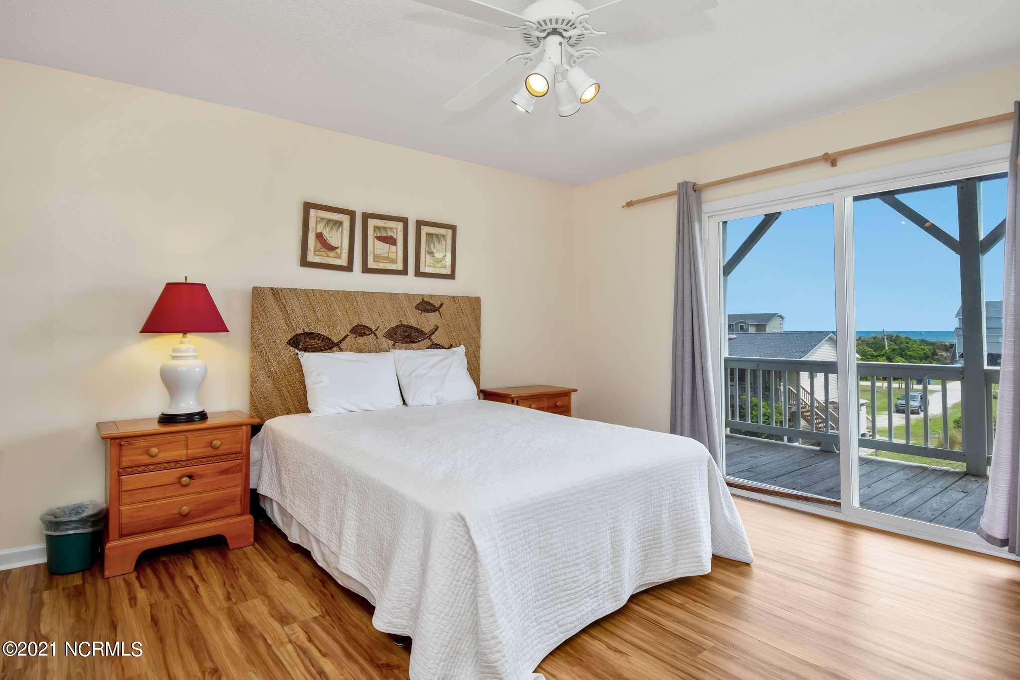 5419 Emerald Drive Emerald Isle, NC 28594 - Photo 18 of 40 18