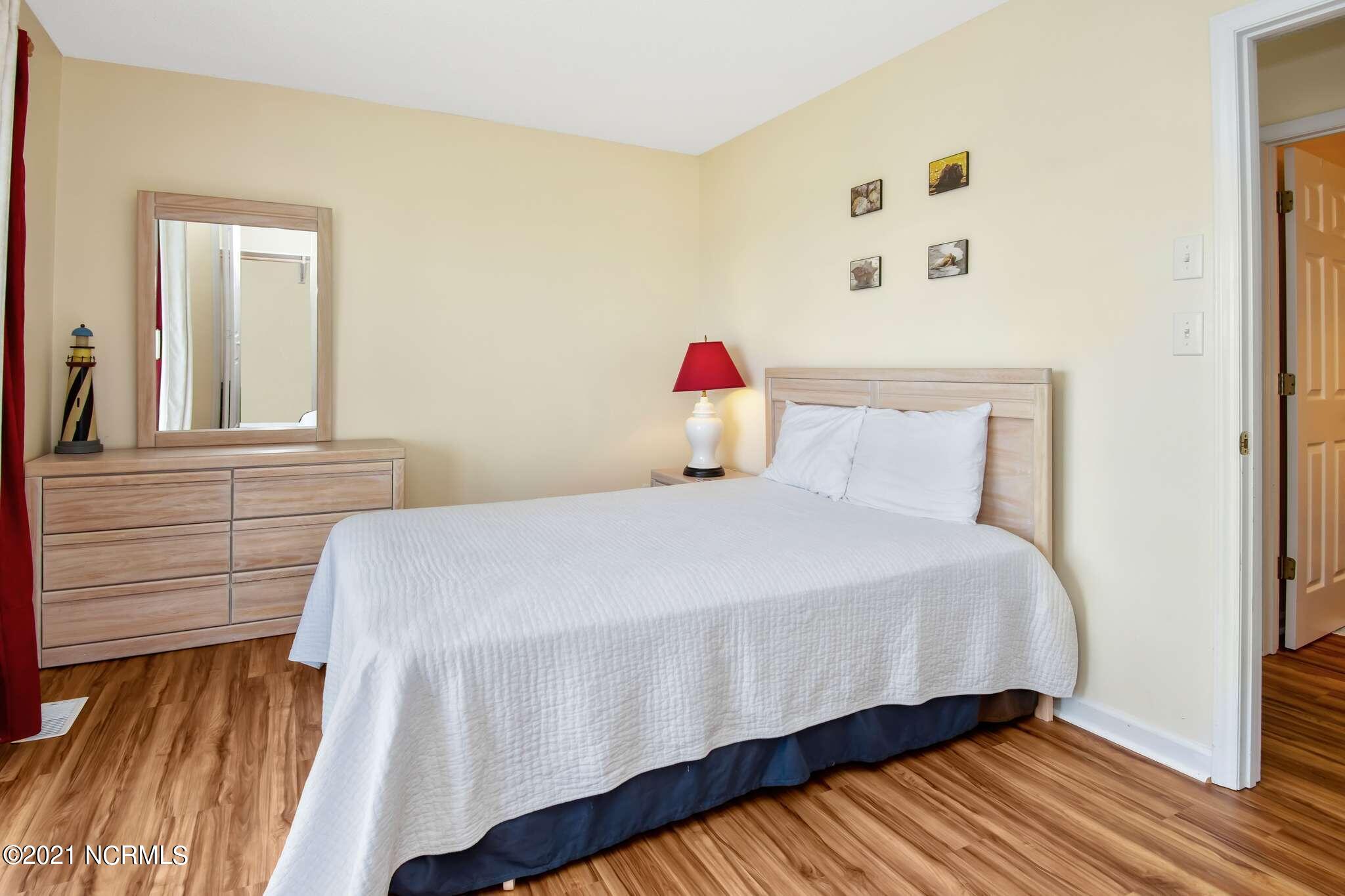 5419 Emerald Drive Emerald Isle, NC 28594 - Photo 22 of 40 22