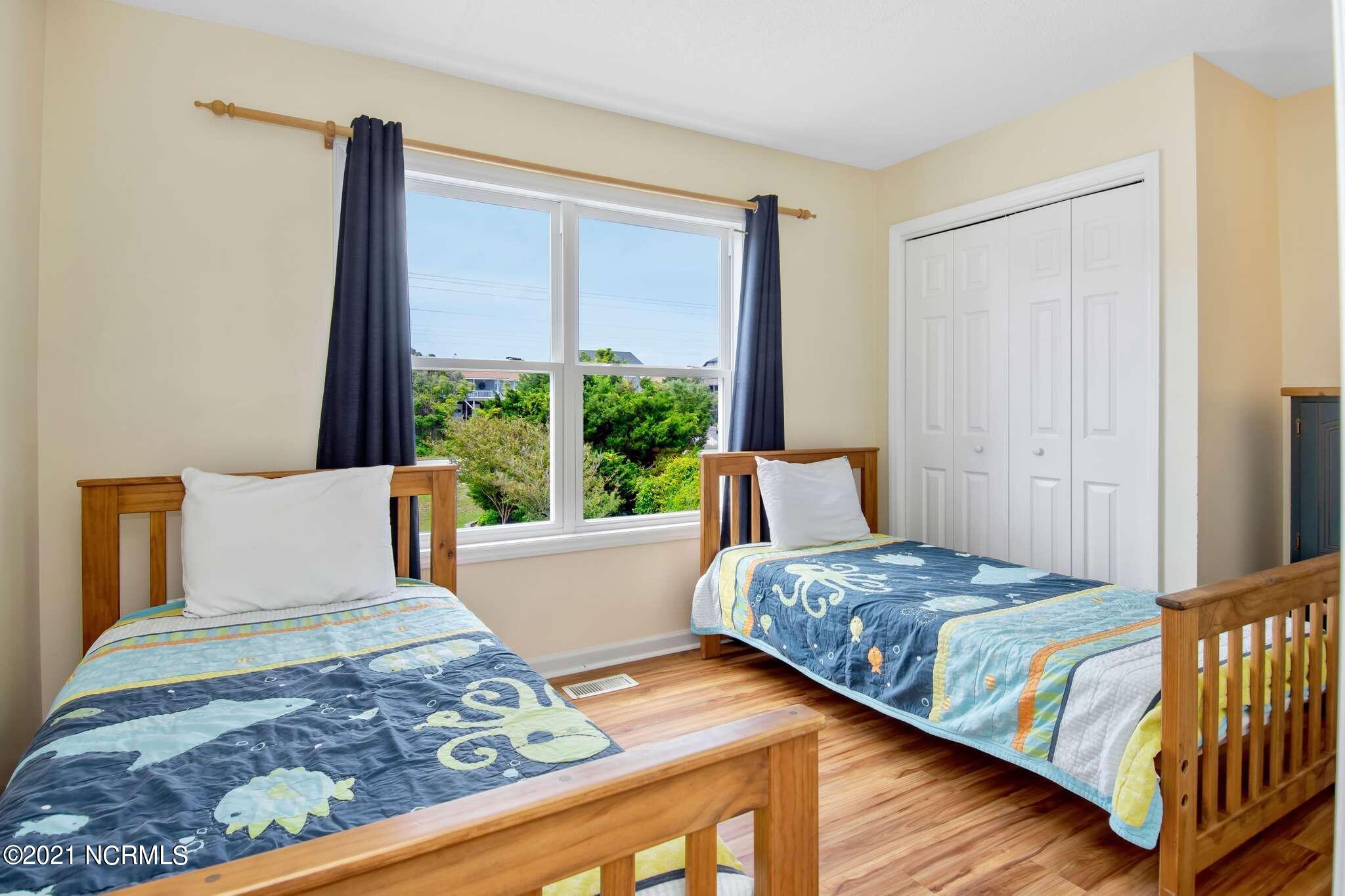 5419 Emerald Drive Emerald Isle, NC 28594 - Photo 23 of 40 23