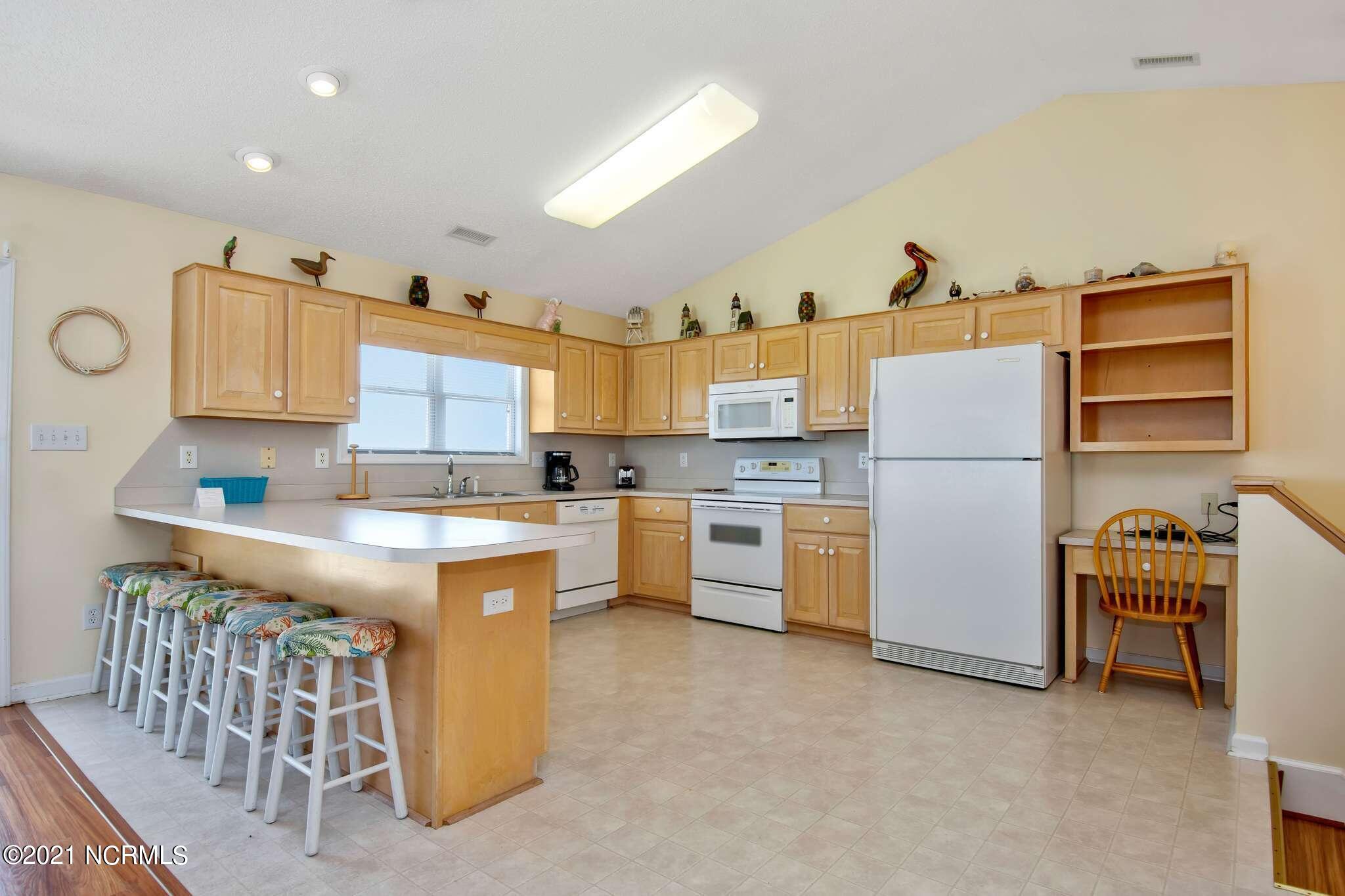 5419 Emerald Drive Emerald Isle, NC 28594 - Photo 8 of 40 8