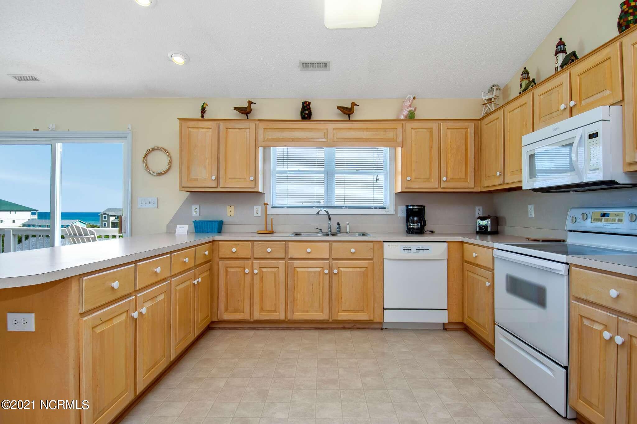 5419 Emerald Drive Emerald Isle, NC 28594 - Photo 9 of 40 9