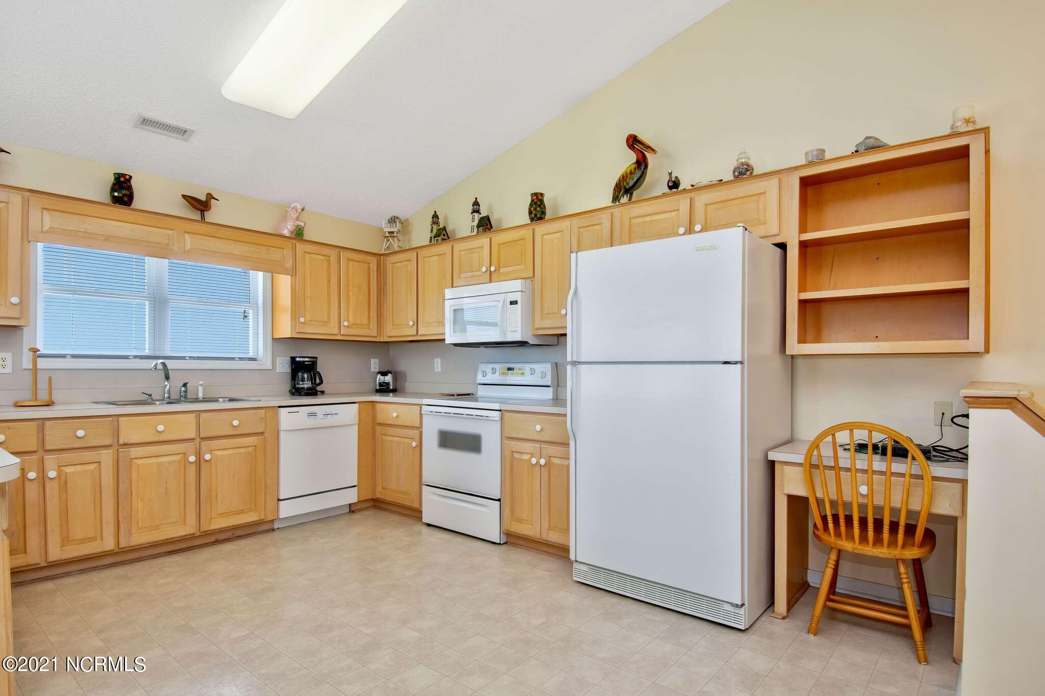 5419 Emerald Drive Emerald Isle, NC 28594 - Photo 10 of 40 10