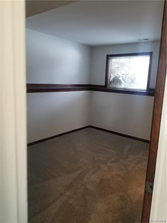 867 Hadley Road Rochester Hills, MI 48307 - Photo 12 of 38