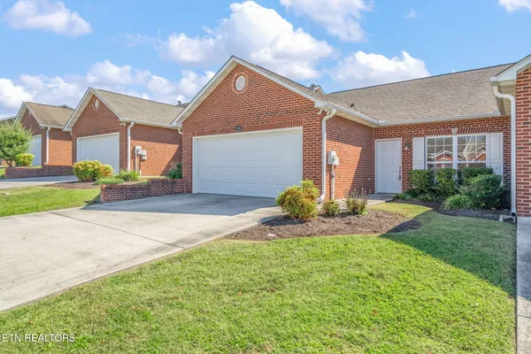 $299,900 | 7400 Long Shot Lane, Knoxville, TN 37918