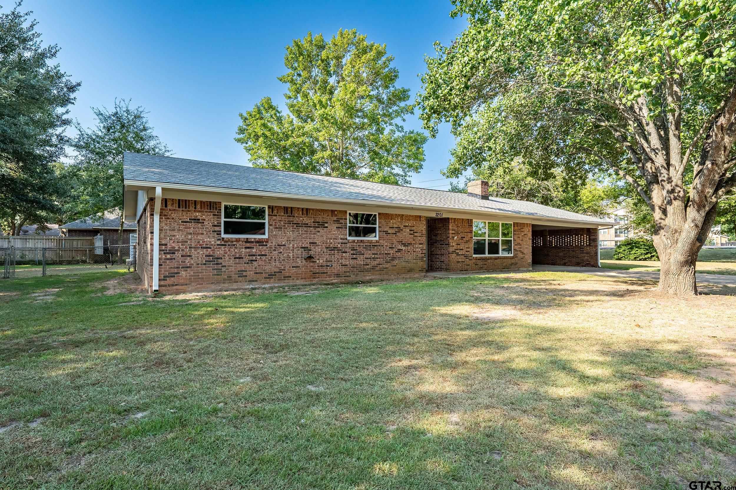 2201 King Road Jacksonville, TX 75766 - Photo 24 of 24 a front view of house with yard and green space