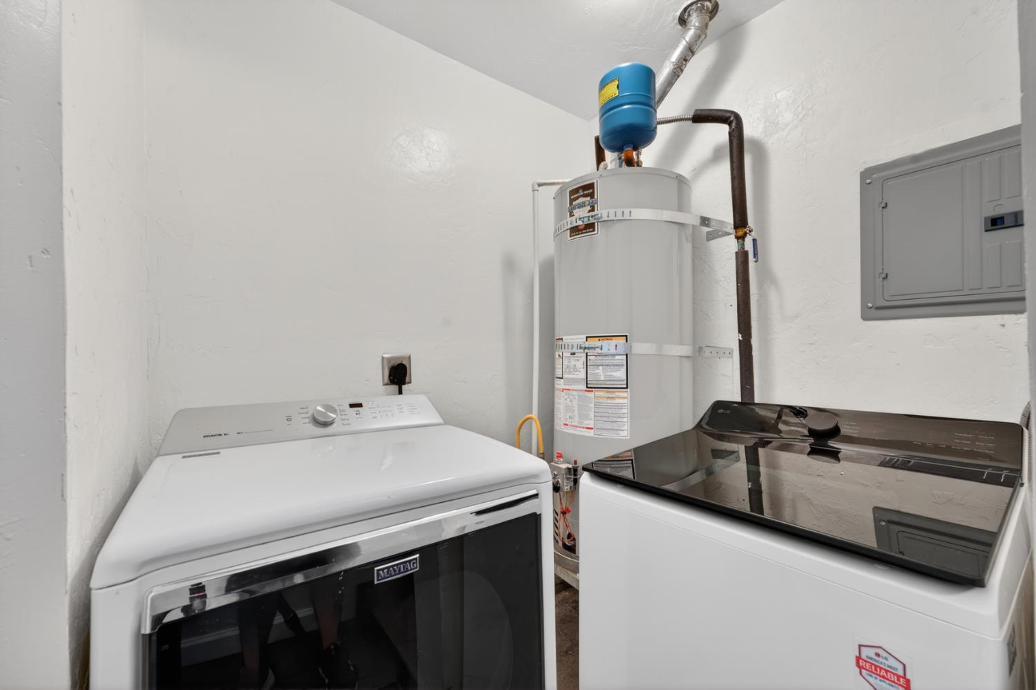 4340 Fairglade Road Placerville, CA 95667 - Photo 22 of 42 a utility room with dryer and washer