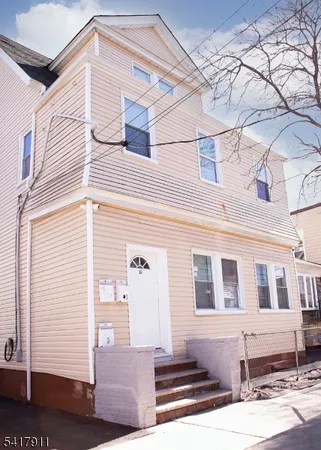 $2,500 | 52 Smith Street, Unit 2, Newark, NJ 07106