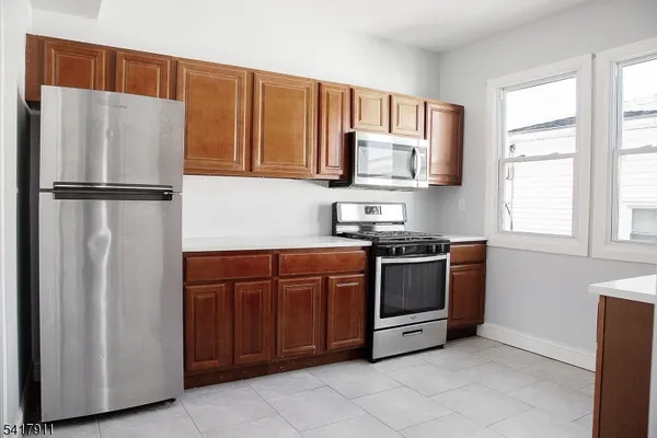 $2,500 | 52 Smith Street, Unit 2, Newark, NJ 07106