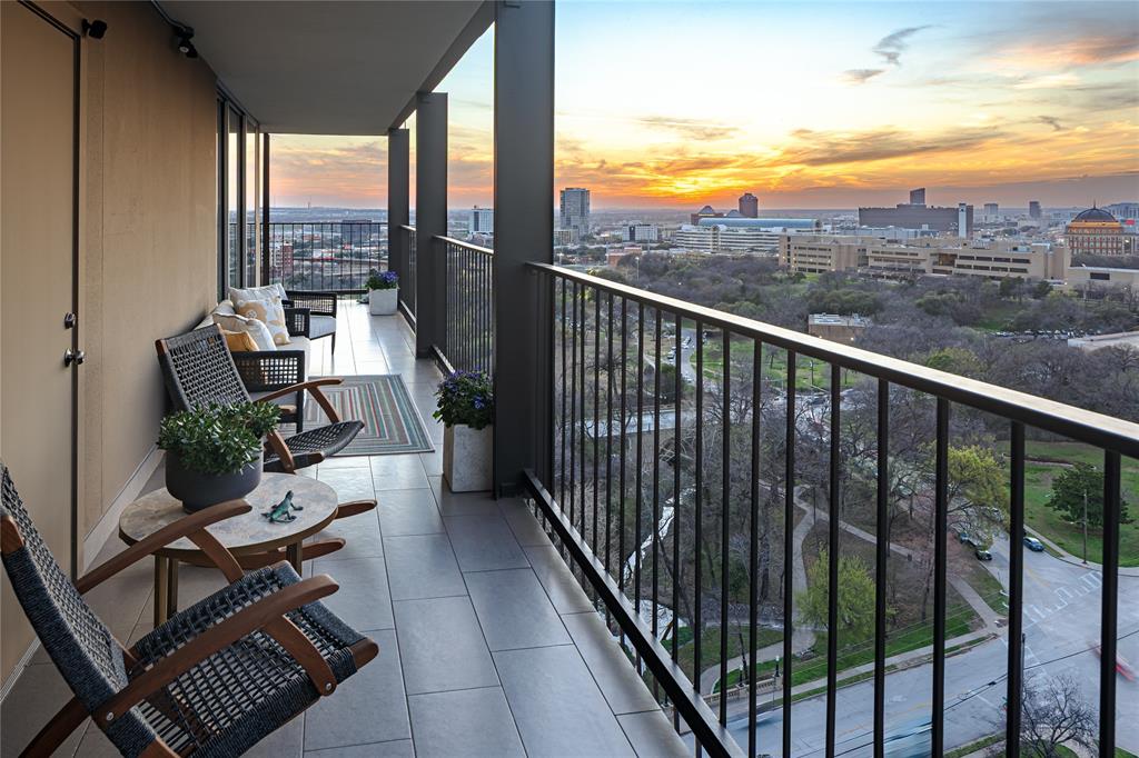 3310 Fairmount Street, Unit P3A Dallas, TX 75201 - Photo 11 of 20 a view of a chairs and table in the balcony