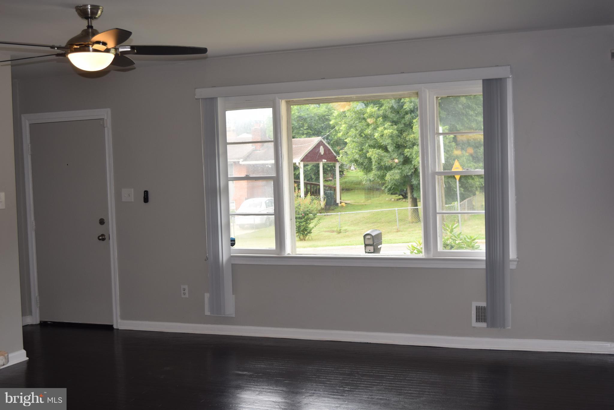 2803 Kingsway Road Fort Washington, MD 20744 - Photo 2 of 29 Living Room