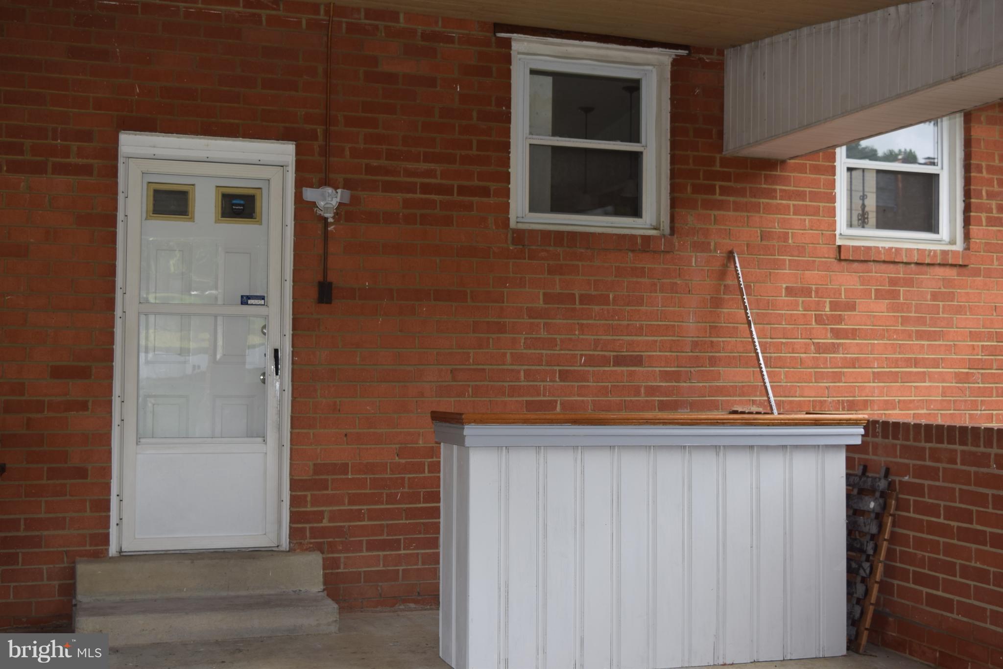2803 Kingsway Road Fort Washington, MD 20744 - Photo 27 of 29 Outdoor bar/counter