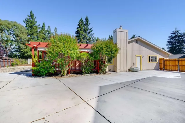 a front view of house with yard