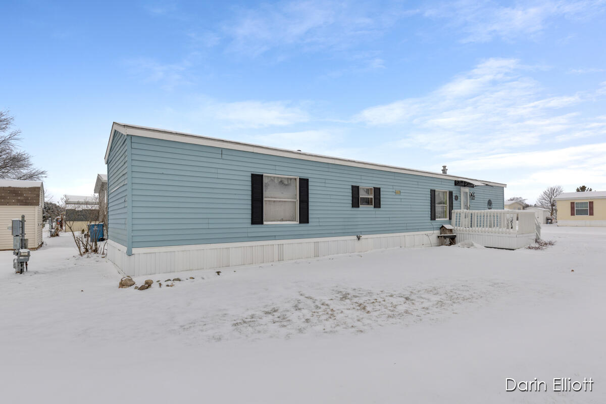 360 East Tuttle Road, Unit 144 Ionia, MI 48846 - Photo 3 of 20 IMG_1002