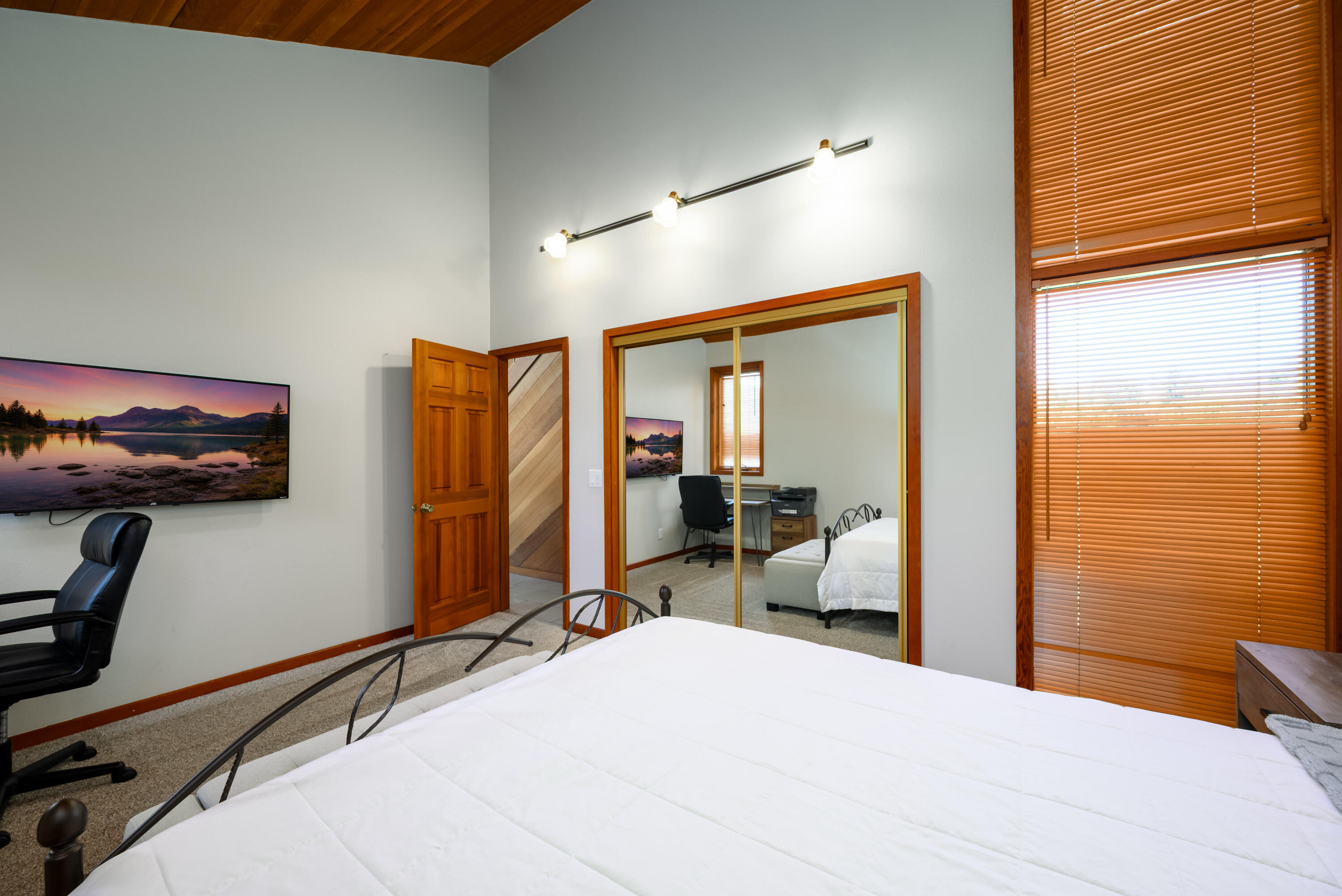 2546 Fisher Road Roseburg, OR 97471 - Photo 25 of 59 a bedroom with a bed and a desk