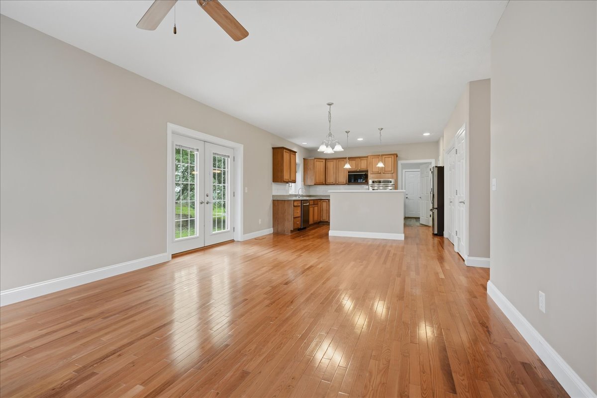 2202 Bloomingdale Road Bloomington, IL 61705 - Photo 10 of 44