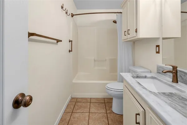 $2,000 | 8001 Rock Crest Drive, Corpus Christi, TX 78414