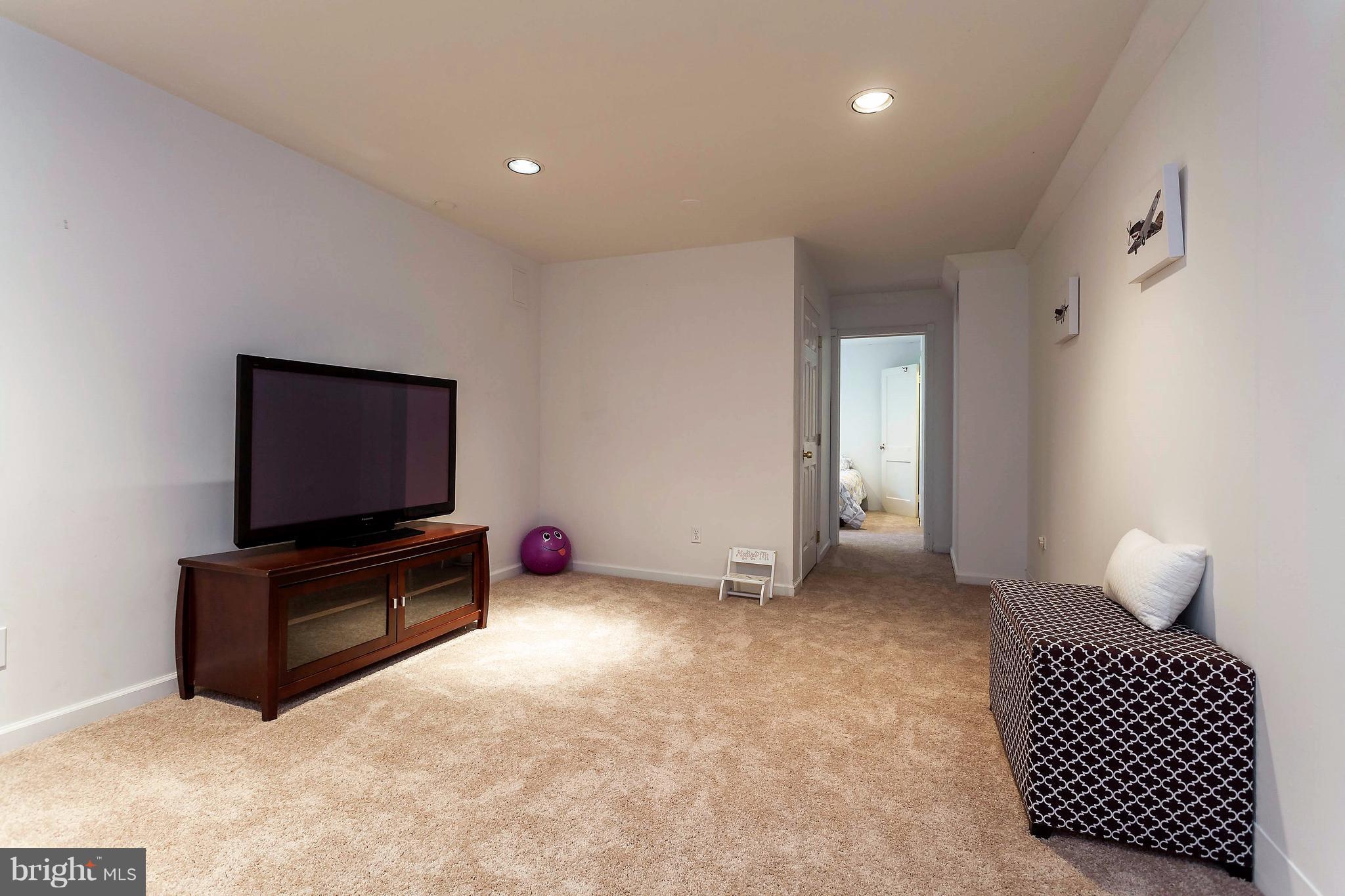 5508 Kemper Road Baltimore, MD 21210 - Photo 20 of 27 Den