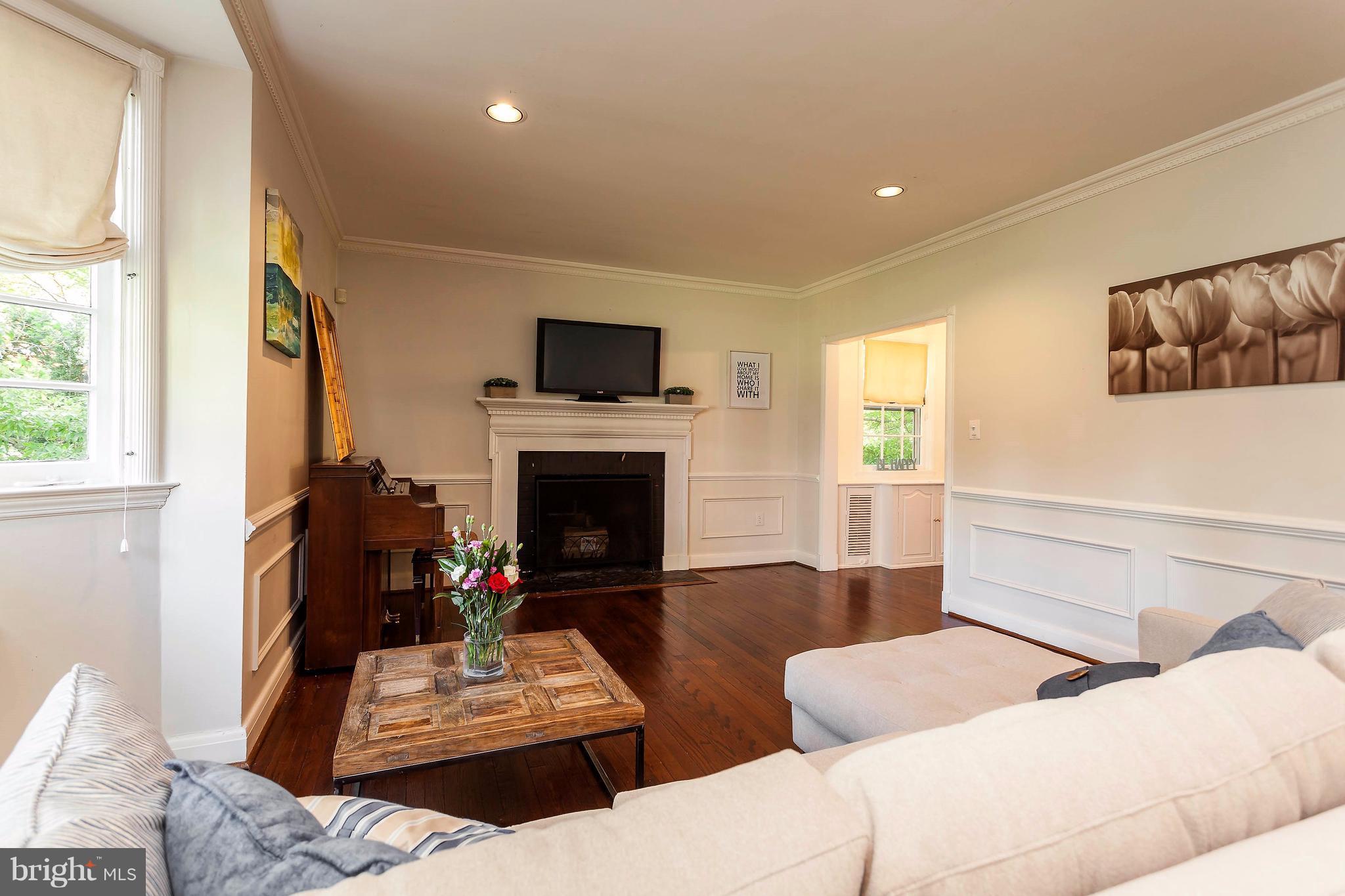 5508 Kemper Road Baltimore, MD 21210 - Photo 3 of 27 Living room w/ wood burning fireplace