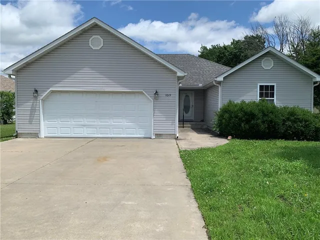 $214,900 | 1019 Hugh Street, Frontenac, KS 66763