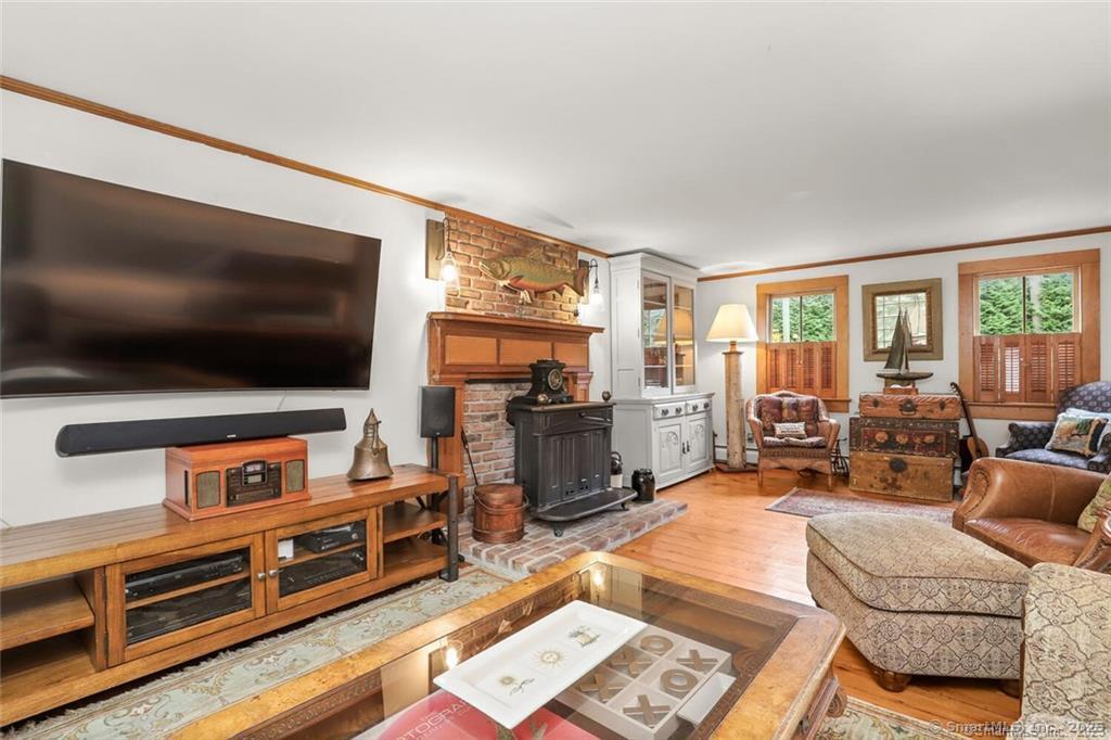 47 Hollow Tree Ridge Road, Unit 47 Darien, CT 06820 - Photo 6 of 33 Living Room