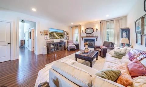 $865,000 | 19 Queen Anne Court, Ocean View, NJ 08230