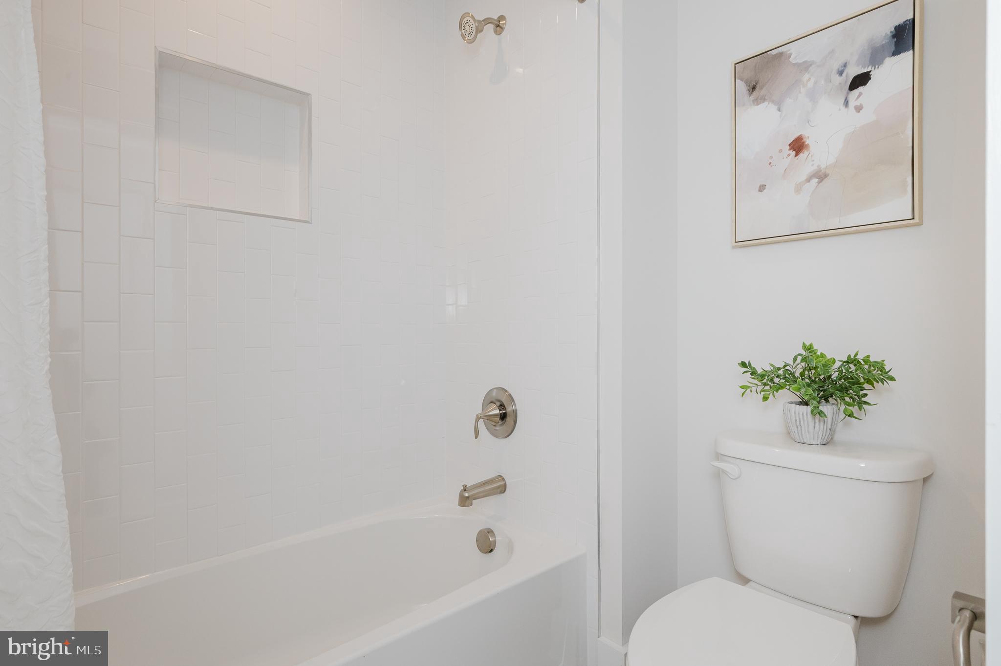 5725 Hodges Road Sykesville, MD 21784 - Photo 53 of 56 a bathroom with a toilet and a bathtub