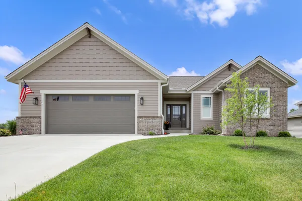 $897,143 | S54-w25469 Pebble Brk Court, Waukesha, WI 53189