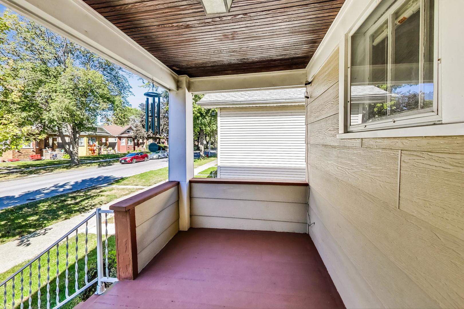 1434 Elgin Avenue Forest Park, IL 60130 - Photo 4 of 35 a view of outdoor space and deck