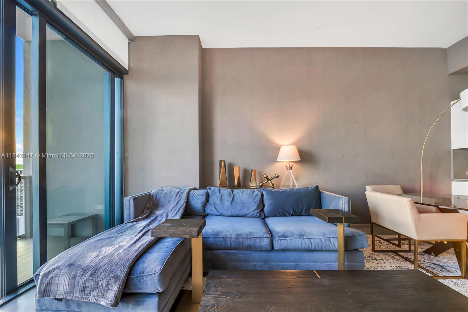 88 Southwest 7th Street, Unit 4006 Miami, FL 33130 - Photo 5 of 22 a bedroom with a bed and a chair