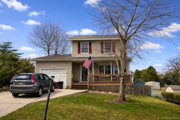 $590,000 | 318 Avenue C, Ronkonkoma, NY 11779