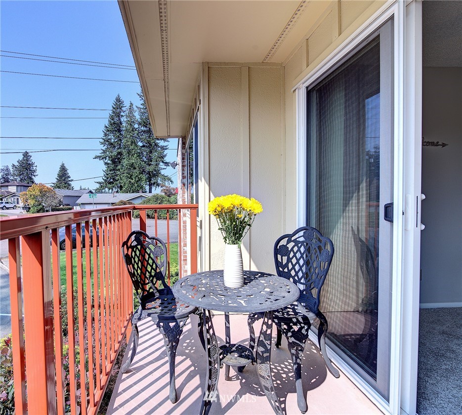 335 Heather Road, Unit 308 Everett, WA 98203 - Photo 2 of 15
