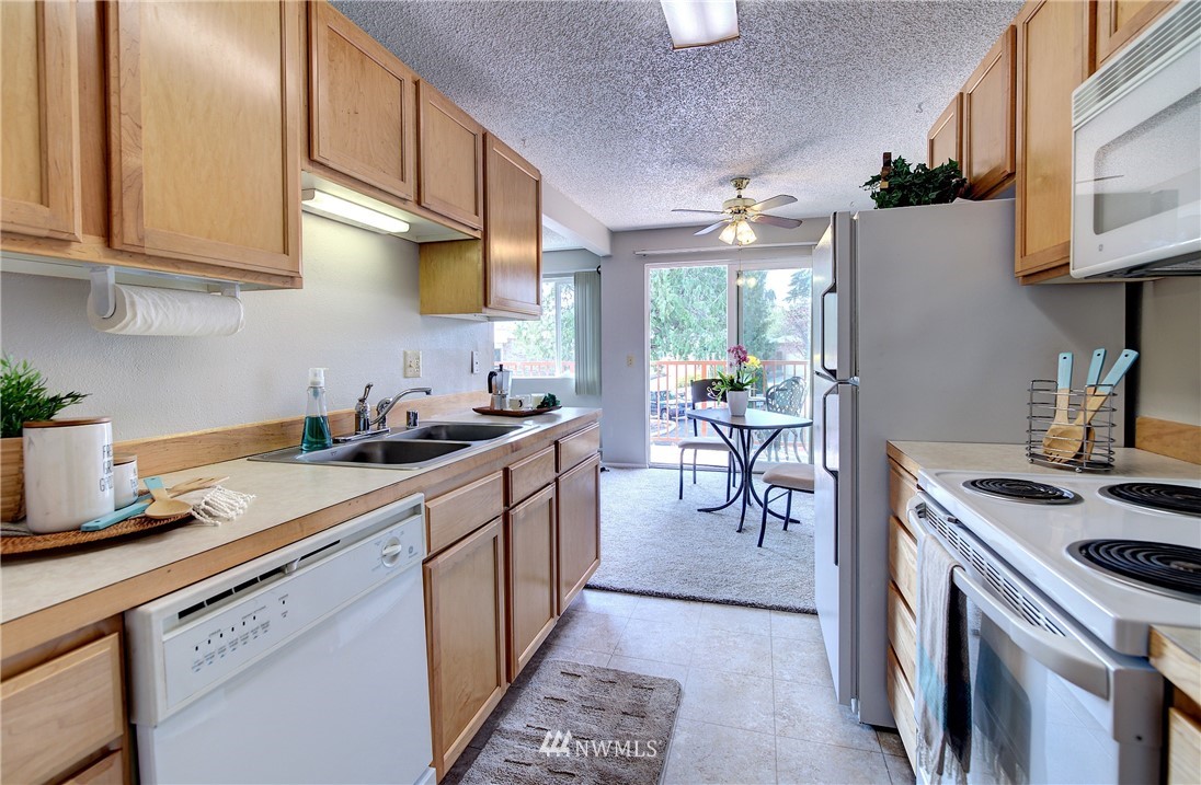 335 Heather Road, Unit 308 Everett, WA 98203 - Photo 9 of 15