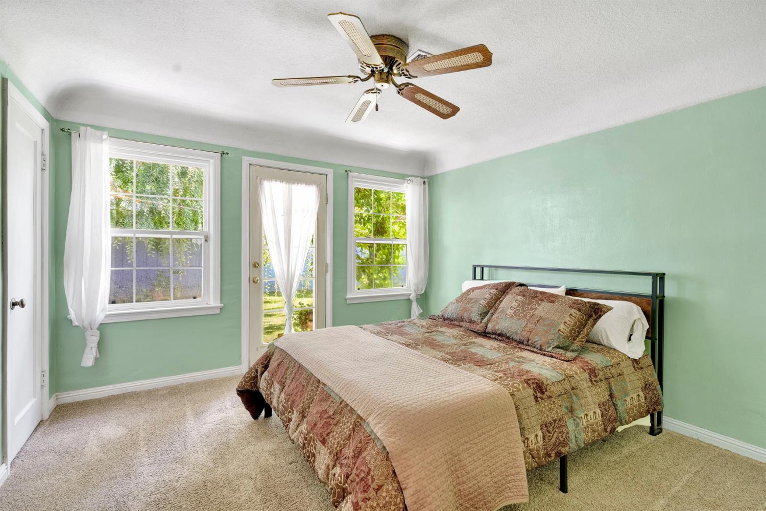 200 Lyons Street Madera, CA 93638 - Photo 25 of 32 a bedroom with a bed and window