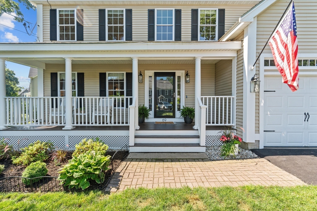 69 Curzon Mill Road Newburyport, MA 01950 - Photo 3 of 40 front view of a house